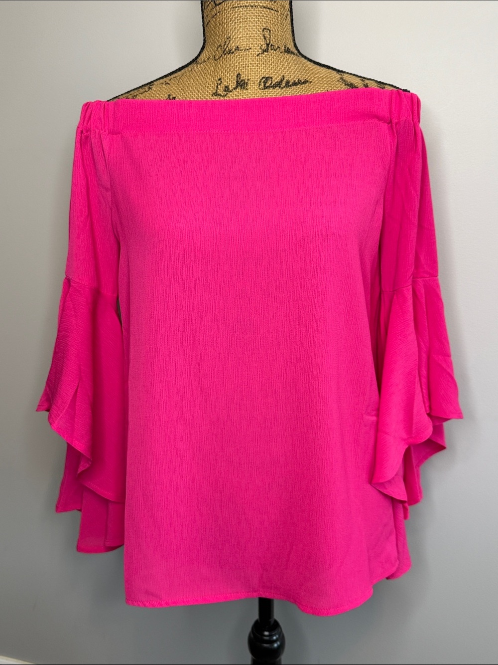 NWT ee:some Off-Shoulder Ruffle Sleeve Blouse in Fuchsia, Medium